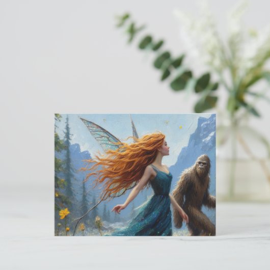 Fairy en Sasquatch op een wandeltocht in de wei Briefkaart (Staand voorkant)