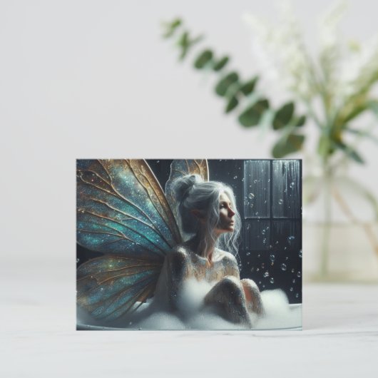 Fairy vrouw met grijs haar neemt een bad briefkaart (Staand voorkant)
