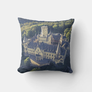 Fairytale kasteel in het bos kussen