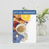 Faisons les invitations de petit déjeuner (Debout devant)