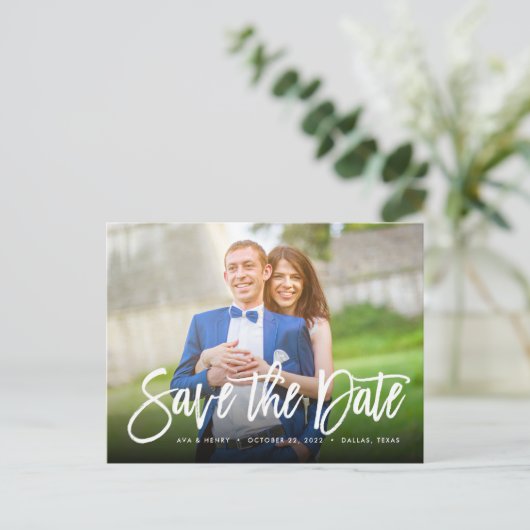 Faites gagner la date *Engaging la carte postale (Debout devant)