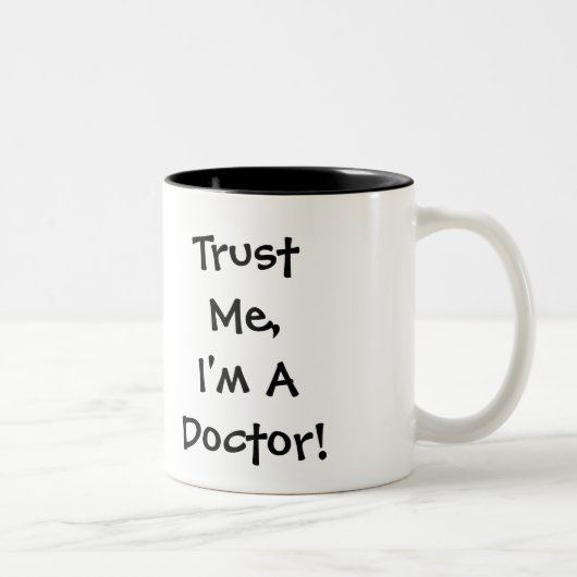 Faites-moi confiance, je suis un docteur Mug (Droit)