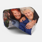 Faites vos propres moments de famille, Cravate (Roulé)