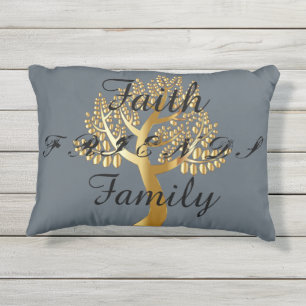 Faith Friends Family Pillow Buitenkussen