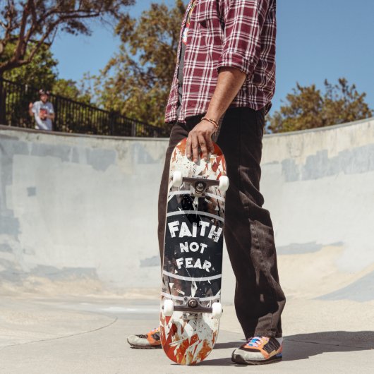 FAITH NOT FEAR SKATEBOARD (Buiten 2)