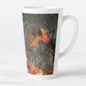 Fall Leaves in Waterfall I Autumn Photography Latte Mok (Rechts)