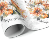 Fall Wedding Personaliseer Namen Pompoen Mums Roll Cadeaupapier (Rol Hoek)