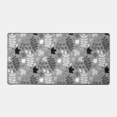 Fallen Leaves Big Pattern Monochrome op grijs Bureaumat (Voorkant)