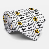 Fallout Shelter Street Sign. Stropdas (Opgerold)