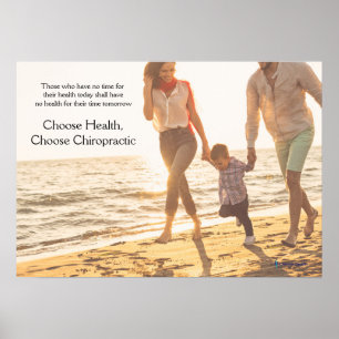 Familie die langs beach chiropractic Poster loopt