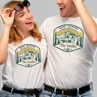Familie RV Road Trip Groene en Gele Camper Logo T-shirt