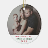 Familie van drie eerste kerstfoto's keramisch ornament (Links)