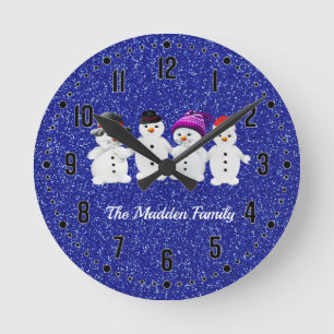 Familie van Four Snowmen Blue Sparkle Winter Round Ronde Klok