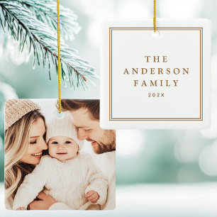 Familiefoto naam jaar elegante border wit keramisch ornament