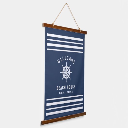 Familienaam Beach House Navy Blue White Nautical Hangend Wandkleed (Gebogen)
