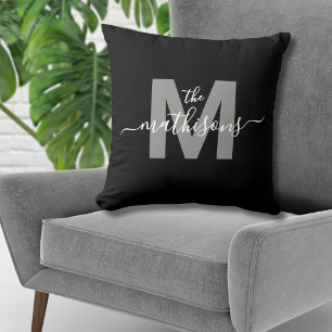 Familienaam Elegant Zwart Wit Monogram Kussen