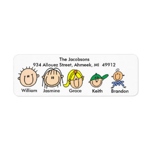 Famille avec trois étiquettes de adresse d'enfant