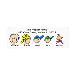 Famille avec trois étiquettes de adresse d'enfant