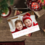 Famille de photos de Noël | Carte postale Red Joy<br><div class="desc">Célébrez l'esprit de la saison avec notre carte postale de Noël élégante dans des tons doux et neutres. Avec votre photo de famille préférée et le texte personnalisable "C'est Noël", accompagné d'un nom personnalisé, cette carte ajoute une touche de coeur à vos salutations de vacances. Parfait pour partager la joie...</div>