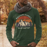 Famille Réunion Route Voyage Coucher de soleil cou<br><div class="desc">Ce coucher de soleil rétro cool sur des montagnes rocheuses dans la nature fait une belle image pour un ensemble de t-shirts customisés pour une réunion de famille, un voyage sur la route ou des vacances d'été. Commémorez votre semaine de vacances avec des tee - shirts assortis pour maman, papa,...</div>