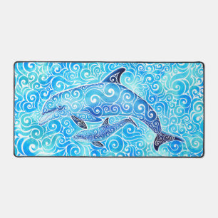 Famille tourbillonnant de dauphins