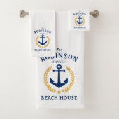 Family Beach House Anchor Gold Laurel Star White Bad Handdoek (Insitu)