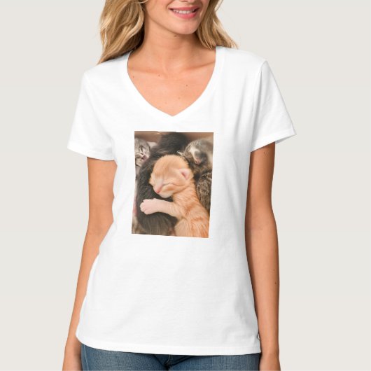 Family Is Everything, Kitten T-Shirt (Voorkant)