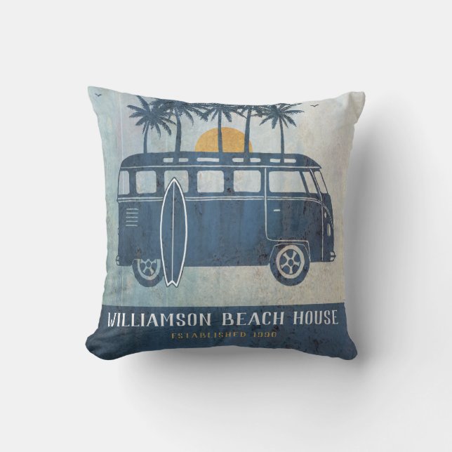 Family Summer Beach House Retro Van Monogrammed Kussen (Voorkant)