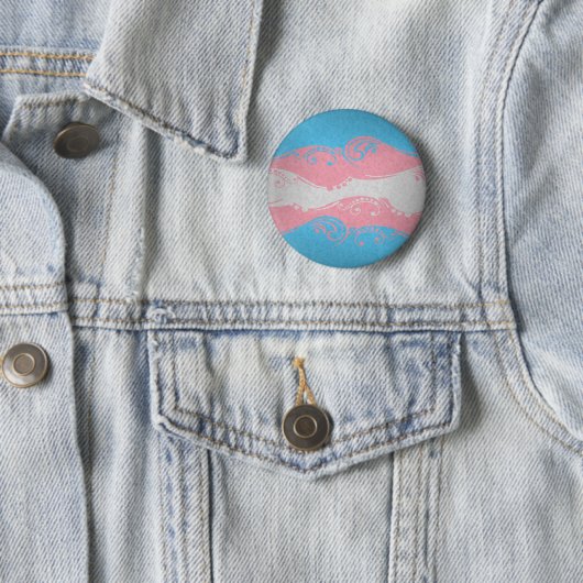 Fancy gedraaide Transgender Pride Flag Ronde Button 5,7 Cm (In situ)