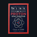 Fanion Diplômé en sciences 2025 Gag Restez diplômé positi<br><div class="desc">Rester Chimie Positive Éléments chimiques Gag graduation garder saké. Parfait pour les futurs professeurs ou professeurs de chimie qui ont également un bon sens de l'humour. Grand cadeau de graduation</div>