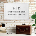 Fanion Monogramme minimaliste ou ajouter un logo<br><div class="desc">Décor Moderne Minimaliste En Pennant. Noir & Blanc ou choisissez vos couleurs personnalisées. Idéal pour les petites entreprises, les marques d'entreprise, les indépendants, les vendeurs en ligne à domicile et plus encore. Facile à personnaliser avec vos initiales monographiques, nom et information d'entreprise, titre de poste, slogan ou même ajouter votre...</div>