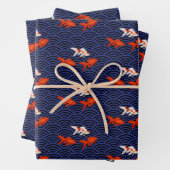 Fantail Goldfish on Segaiha Wave Pattern Inpakpapier Vel (In situ)