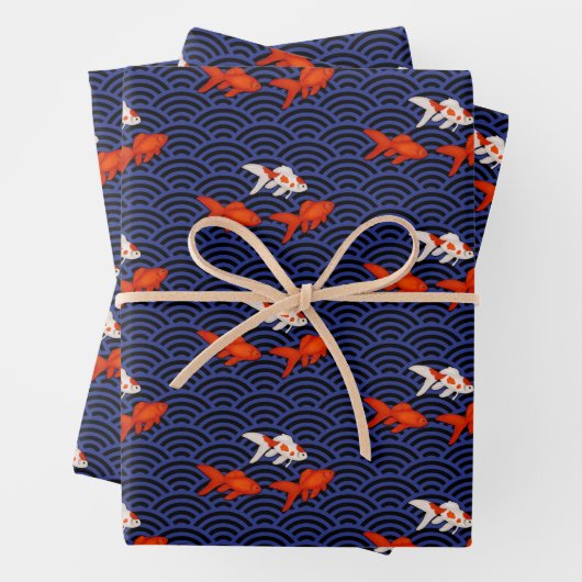 Fantail Goldfish on Segaiha Wave Pattern Inpakpapier Vel (In situ)