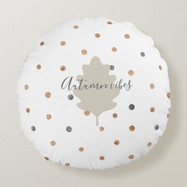 Fantasie-geïnspireerde botanische elementen rond kussen