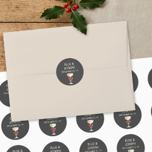 Fantasievol huwelijksgeschenk met champagne ronde sticker