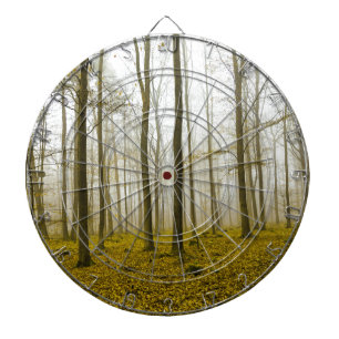 Fantastisch bos met mist en gele bladeren dartbord