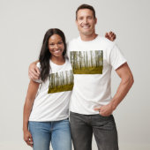 Fantastisch bos met mist en gele bladeren t-shirt (Unisex)