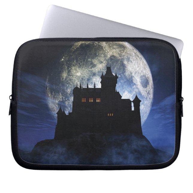 Fantasy kasteel in de nacht laptop sleeve (Voorkant)