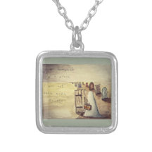 Fantôme avec collier de portes