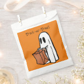 Fantôme blanc avec des sacs à collants ou à gâteau (Coupé)