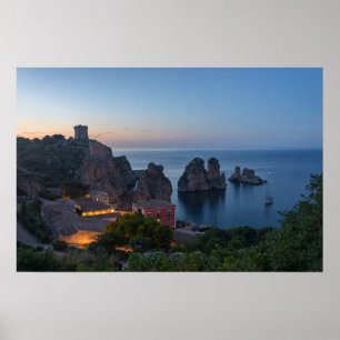 Faraglioni en Tonnara in Scopello, Sicilië Poster