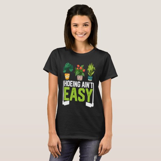 Farmer Hoeing Ain't Easy Vegetable Plants Gardenin T-shirt (Voorkant volledig)
