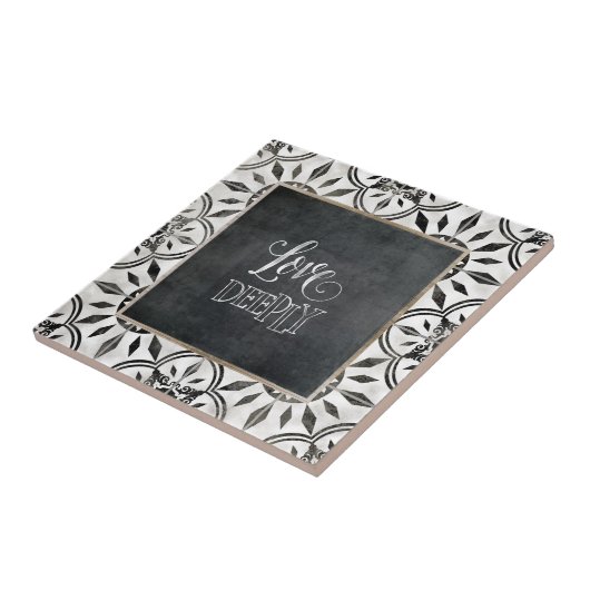 Farmhouse Black White Script Love Deeply Pattern Tegeltje (Zijkant)