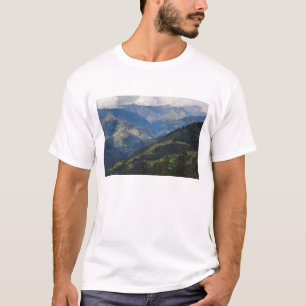 Farmlands en dorp in de Himalaya T-shirt