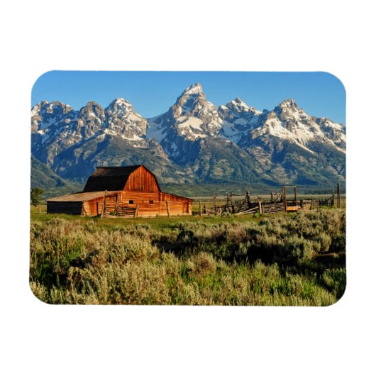 Farms Barn Shadowed by Snow Capped Mountains Magneet (Horizontaal)