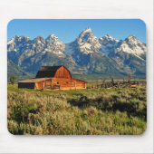 Farms Barn Shadowed by Snow Capped Mountains Muismat (Voorkant)
