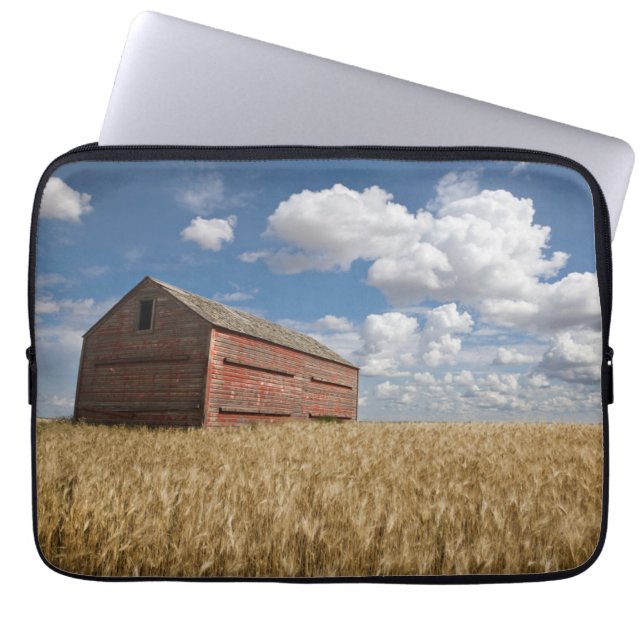 Farms | Old Red Barn in Wheat Field Laptop Sleeve (Voorkant)