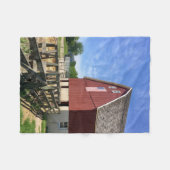 Farms Red Barn With American Flag Fleece Deken (Voorkant (Horizontaal))