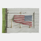 Farms White Barn Door With American Flag Theedoek (Horizontaal)