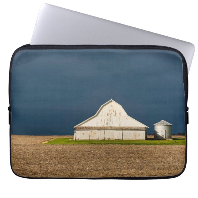 Farms White Barn & Silo Laptop Sleeve (Voorkant)
